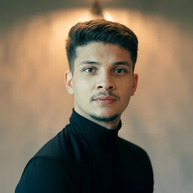 a studio portrait of a young man with sh Ued7VIQeSryfgBVXCbmiAg 77CcaOP2RxmmtAVF nReXQ e1764175804320